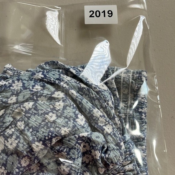 Love Tree Floral Print Smocked Crop Top Blue White Size Small - Picture 10 of 10